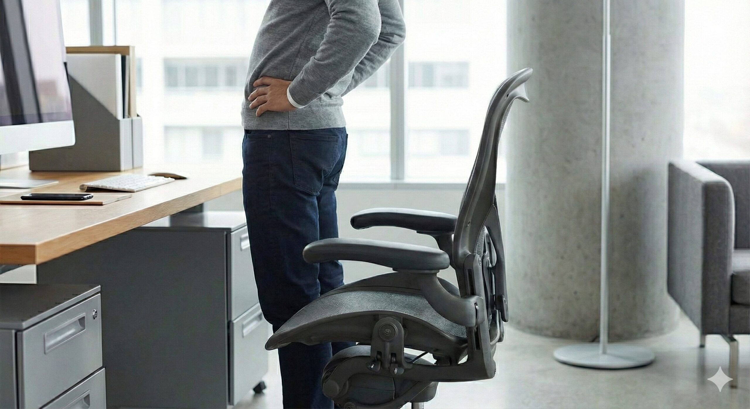 自宅でストレッチや筋トレを行うイメージ