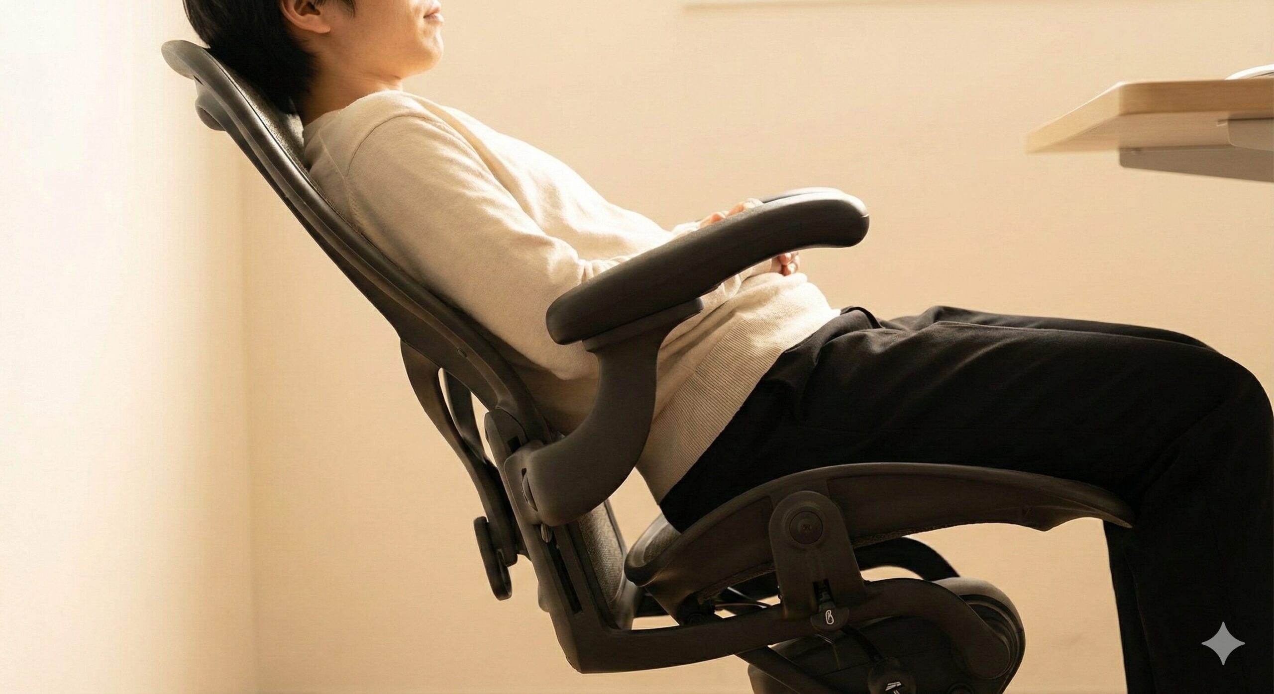 オカムラ・シルフィーのバックカーブアジャスト機能の解説